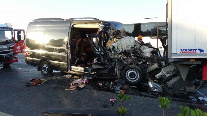 Alanya'da feci kaza: 2 ölü, 6'sı ağır 10 yaralı