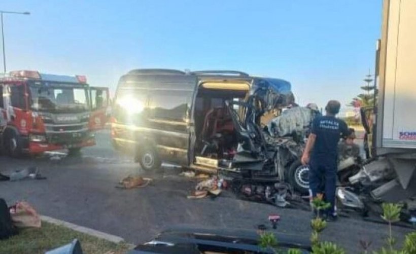 Alanya'da feci kaza: 2 ölü, 6'sı ağır 10 yaralı