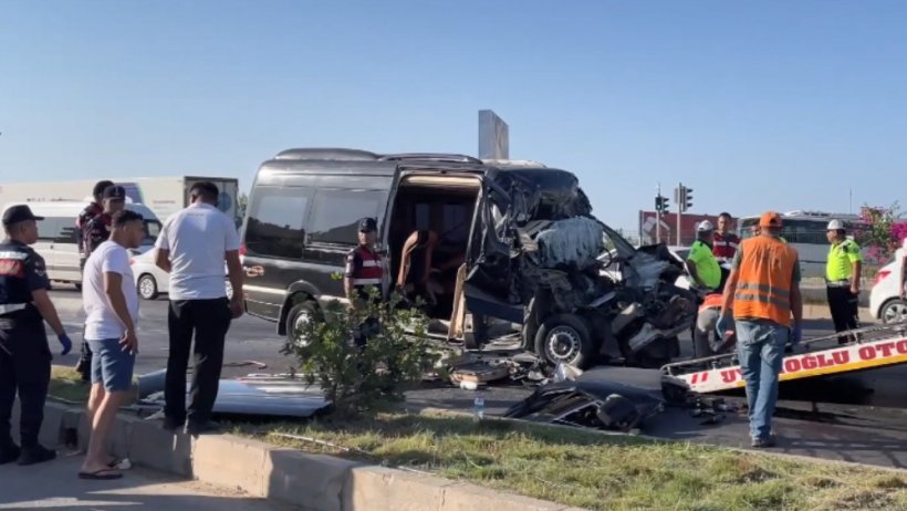 Alanya'da feci kaza: 2 ölü, 6'sı ağır 10 yaralı