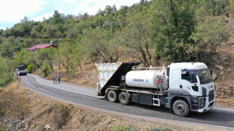 Gazipaşa Üçkonak'ın 30 yıllık asfalt hasreti sone erdi