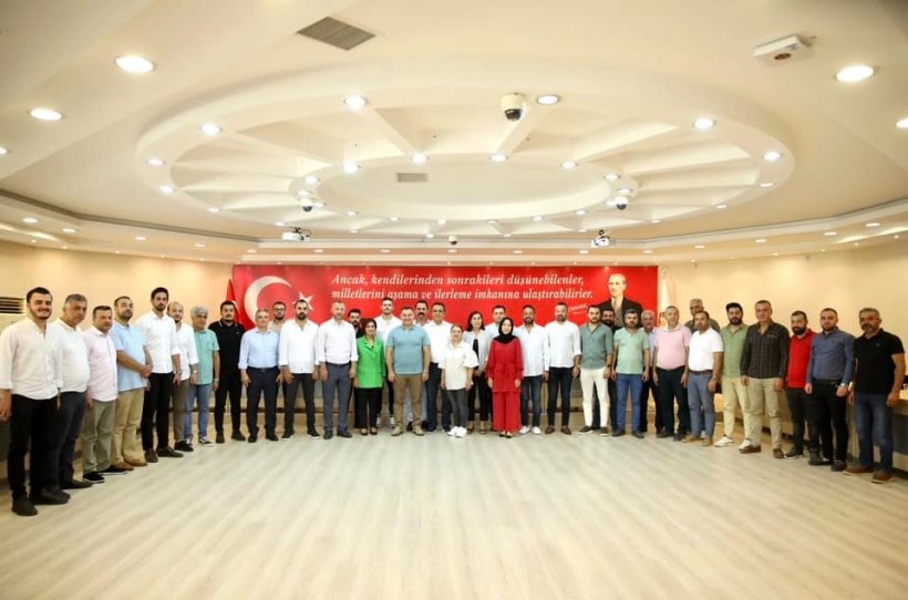 Alanya Belediye Başkanı Yücel, MHP'nin yeni yönetimini ağırladı