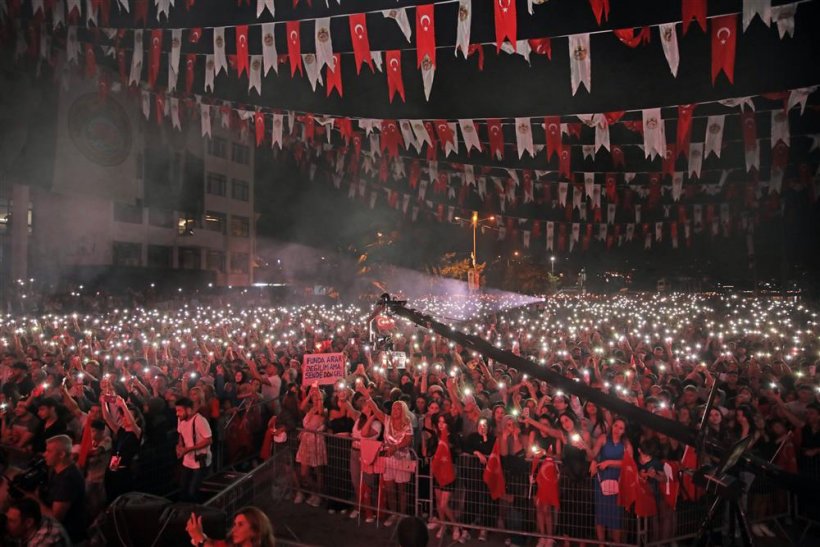 Alanya'da yer gök kırmız beyaz: Ant içtik gösterdiğin hedefte yürüyeceğiz