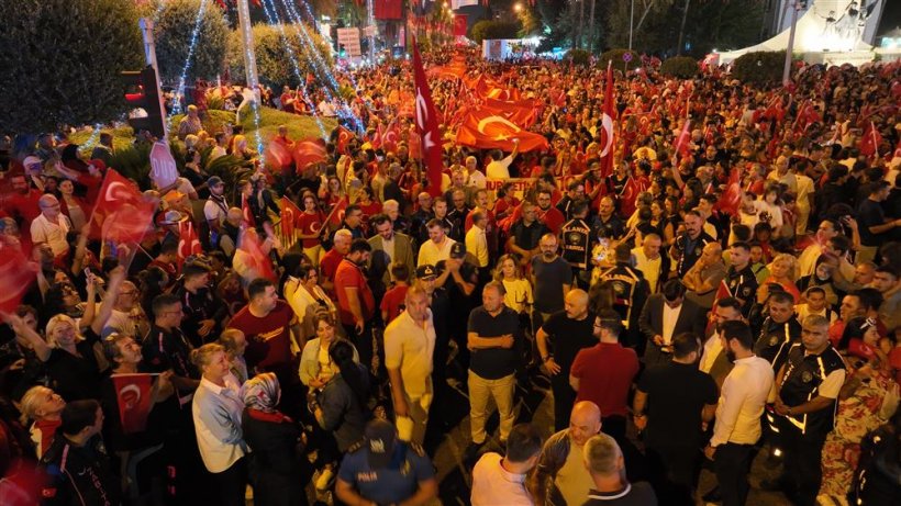 Alanya'da yer gök kırmız beyaz: Ant içtik gösterdiğin hedefte yürüyeceğiz