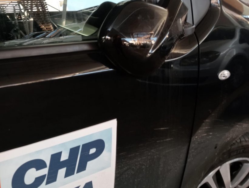 CHP Alanya İlçe Aracına çirkin saldırı