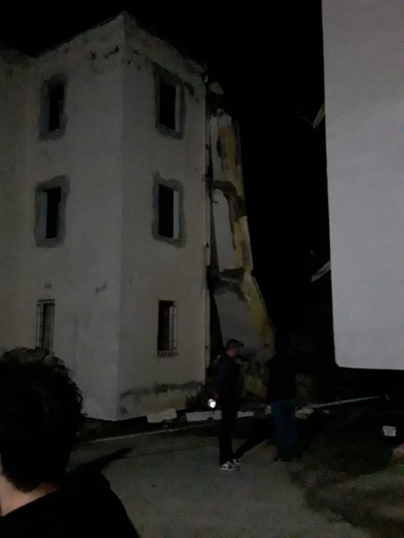 Son dakika: Alanya'da 4 katlı bina çöktü