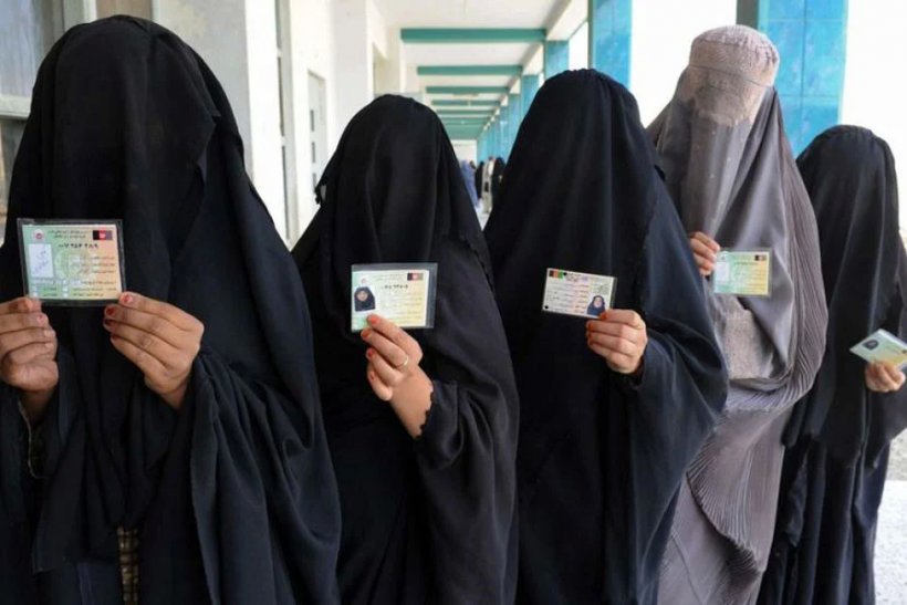 Suudi Arabistan Kızların Okullarda Kara Çarşaf Giymelerini yasakladı
