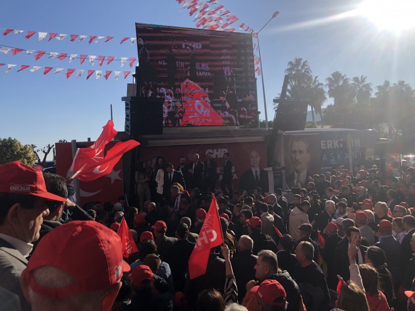 CHP Adayı Özçelik'in Seçim Ofisi Çimen Otel'de açıldı