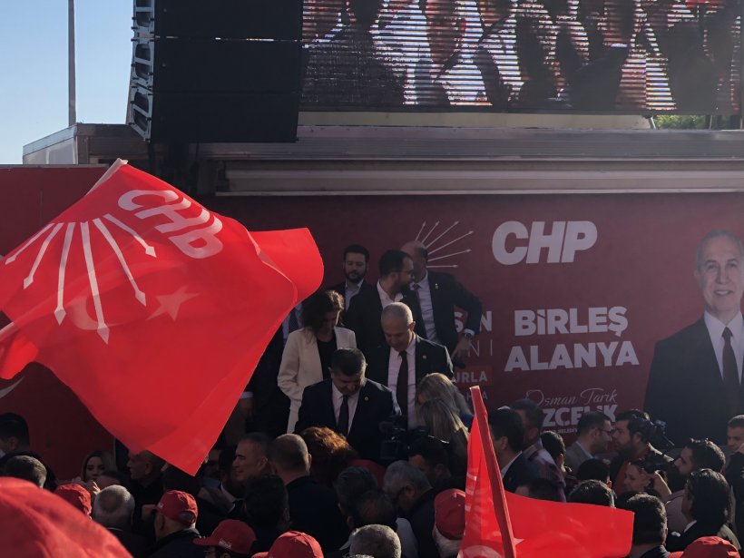 CHP Adayı Özçelik'in Seçim Ofisi Çimen Otel'de açıldı