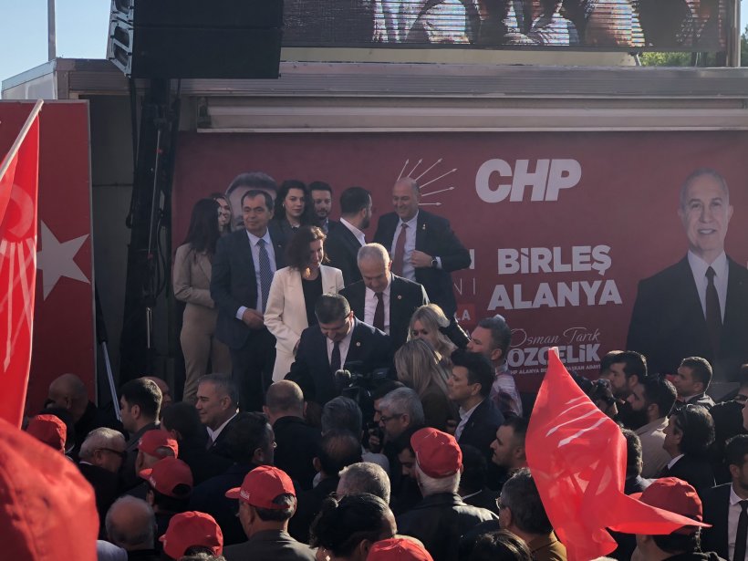 CHP Adayı Özçelik'in Seçim Ofisi Çimen Otel'de açıldı