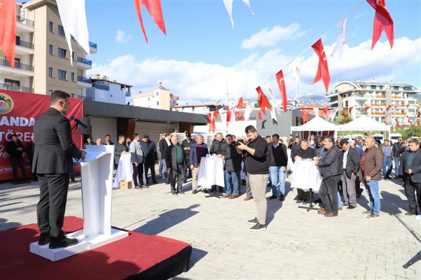 Alanya Belediyesi'nden Muhtarlara 1800 masa ve 8 bin sandalye desteği