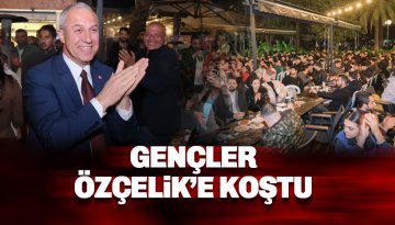 Gençler Özçelik'e koştu