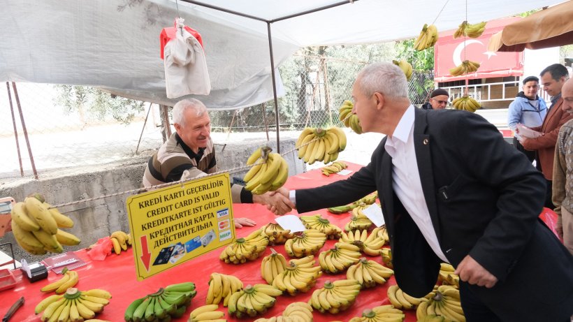 Pazar esnafından Özçelik’e: Memleketin adamı hoş geldin