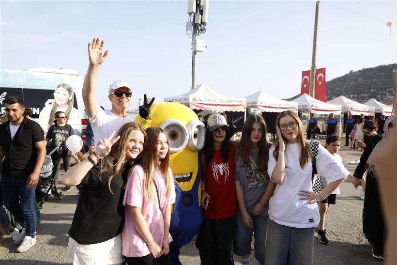 Alanya bugün çocuk oldu, Baharın tüm renkleriyle coştu