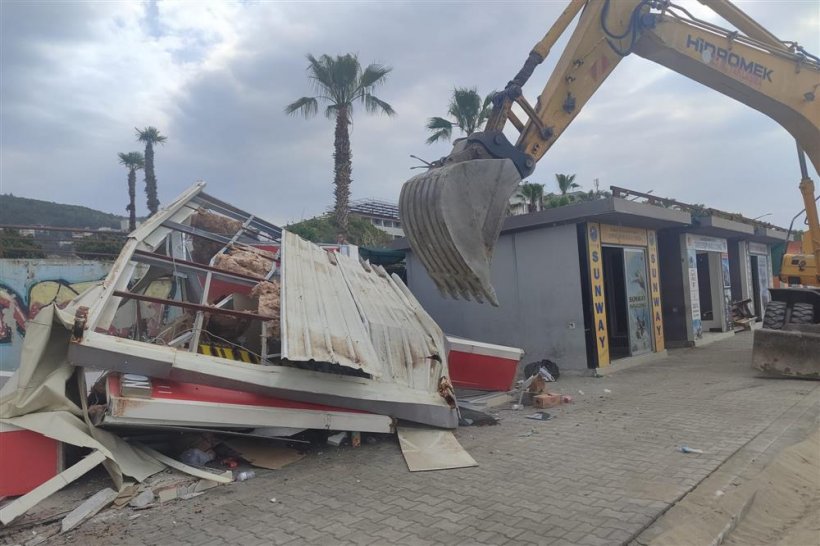 Alanya'da Kaçak yapılan yıkımı devam ediyor