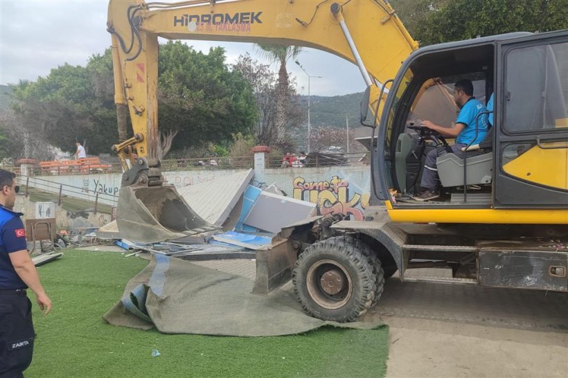 Alanya'da Kaçak yapılan yıkımı devam ediyor