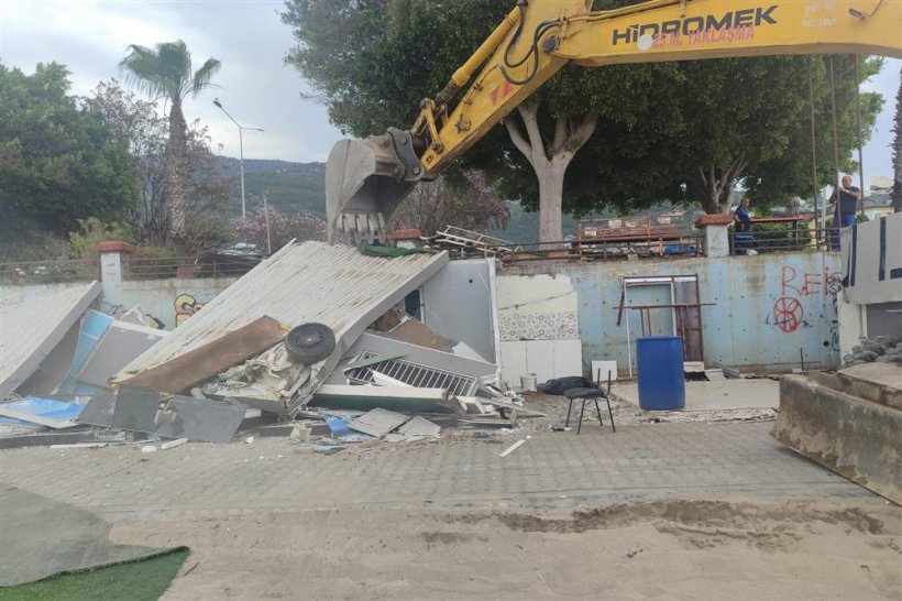 Alanya'da Kaçak yapılan yıkımı devam ediyor