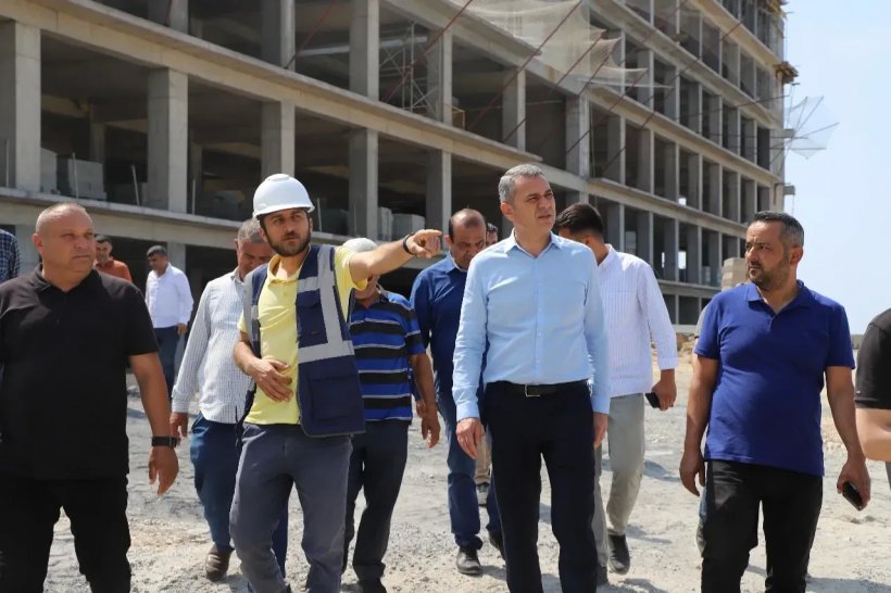 AKP İlçe Teşkilatı Alanya Yeni Devlet Hastanesi inşaatını gezdi