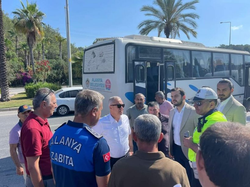 Alanya Belediye personel aracı kaza yaptı: 6 yaralı