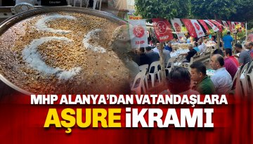 MHP Alanya İlçe Teşkilatı vatandaşlara aşure ikram etti