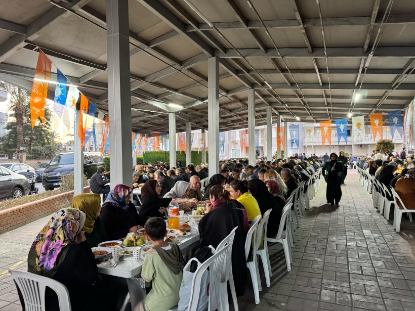AK Parti Gönül Sofrası iftar programında buluştu