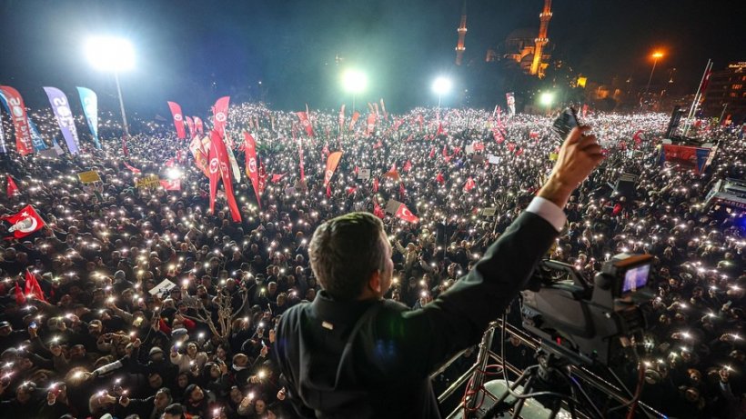 Özgür özel tek tek isim verdi: İşte boykot çağrısı yapılan o firmalar