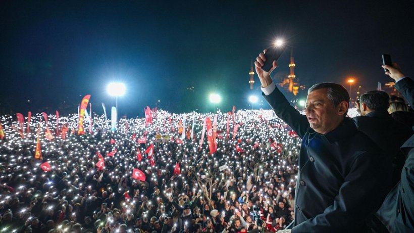 Özgür özel tek tek isim verdi: İşte boykot çağrısı yapılan o firmalar
