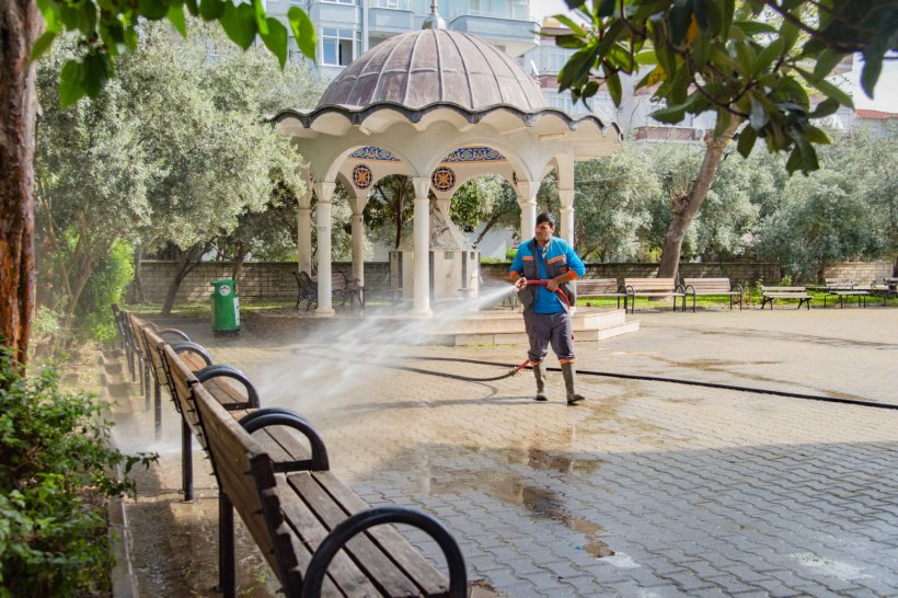 Alanya Belediyesi şehir genelinde bayram temizliği yaptı