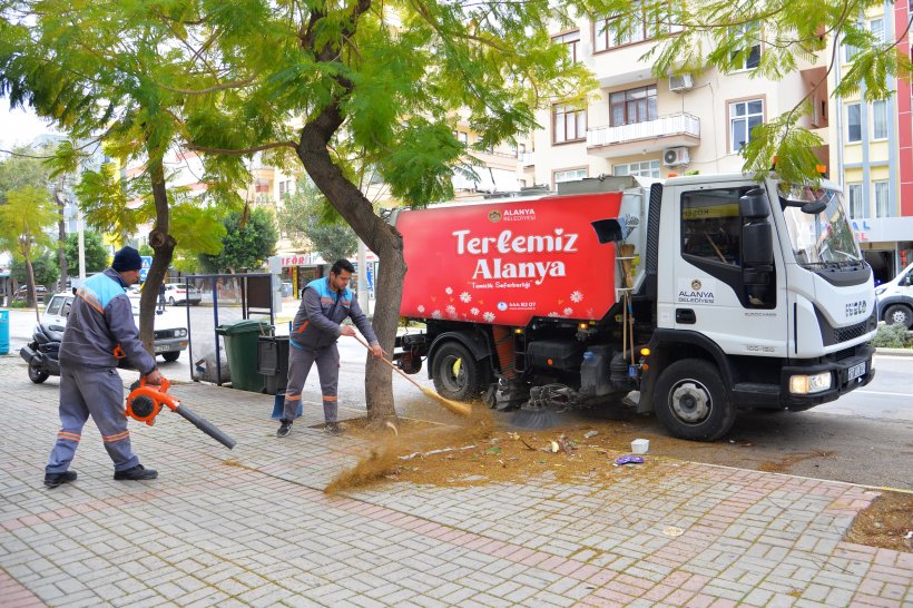 Alanya Belediyesi şehir genelinde bayram temizliği yaptı