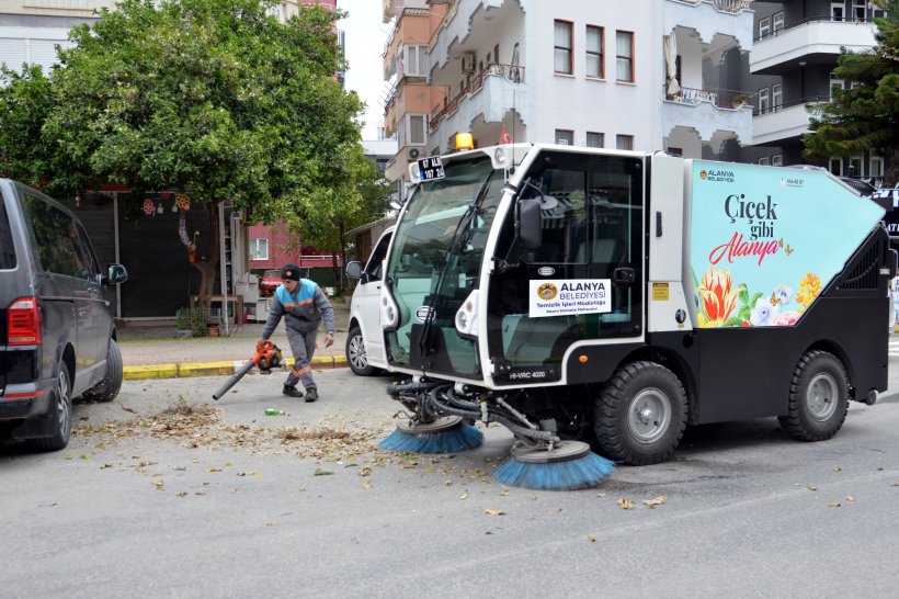 Alanya Belediyesi şehir genelinde bayram temizliği yaptı