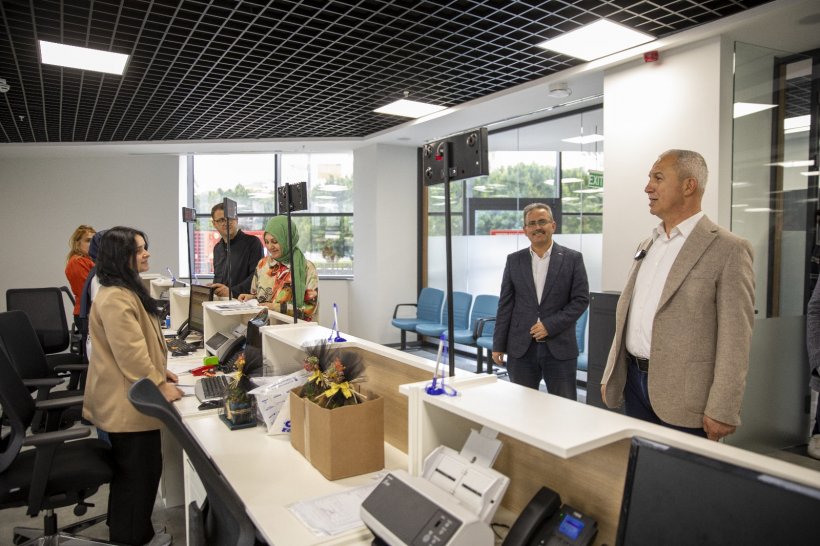Başkan Özçelik belediye personeli ile bayramlaştı