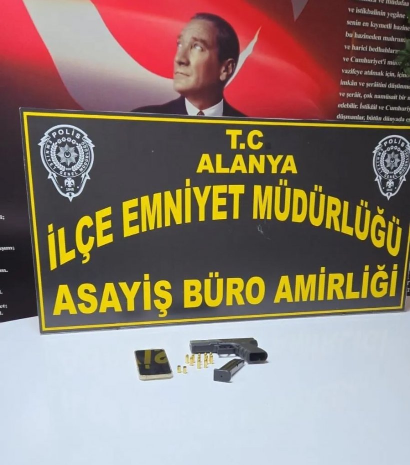 Alanya Sevdalıları Derneği önünde silahlı saldırı: Zanlı yakalandı