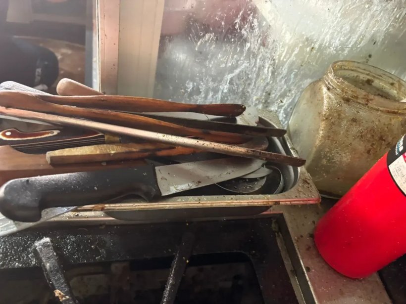 Mühürlenen restorandan iğrenç görüntüler