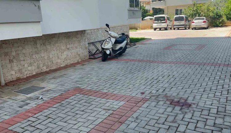 Alanya'da 6. kattan yere düşen klima işçisinin durumu kritik