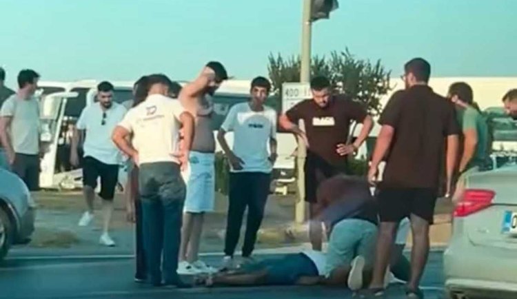 Alanya'ya gelmekte olan VİP araç Manavgat'ta motosiklete çarptı