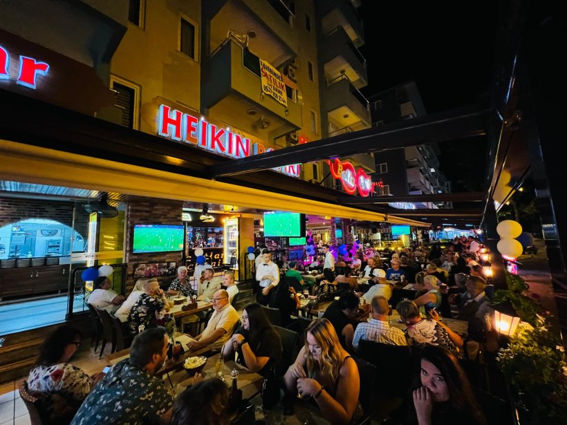 Finlandiyalı ünlü sanatçı Bablo, Alanya’da sevenleriyle buluştu