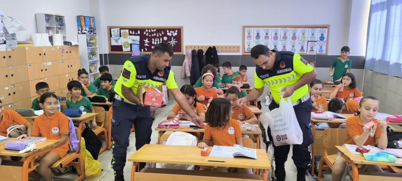 Jandarma'dan Minik öğrencilere trafik eğitimi