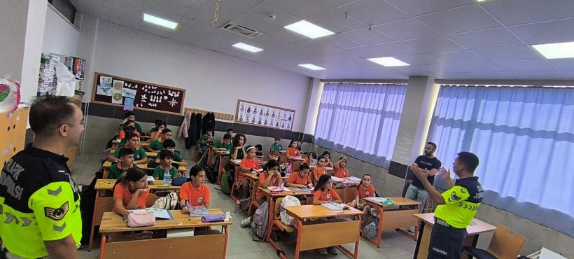 Jandarma'dan Minik öğrencilere trafik eğitimi