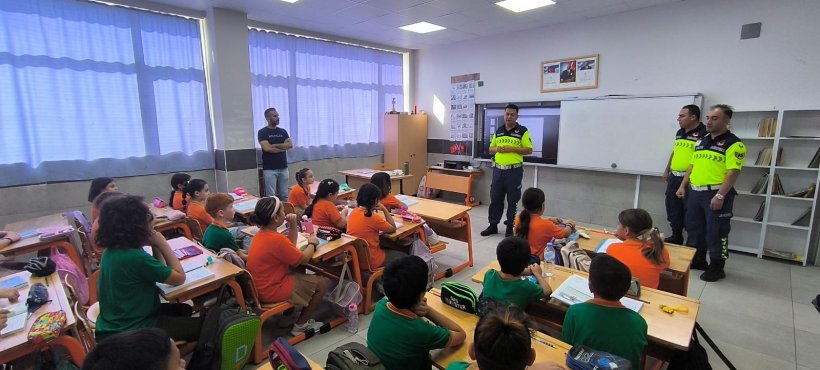 Jandarma'dan Minik öğrencilere trafik eğitimi