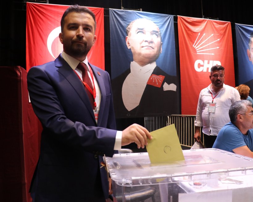 Gazipaşa'da CHP Olağan Kongresi Tamamlandı: Özgenç kıl payı kaybetti..