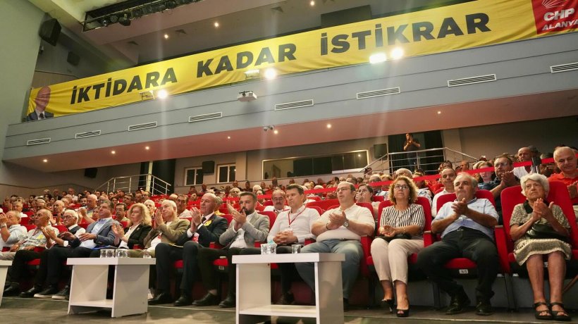 CHP İlçe Başkanı Bülent Kandemir Güven Tazeledi