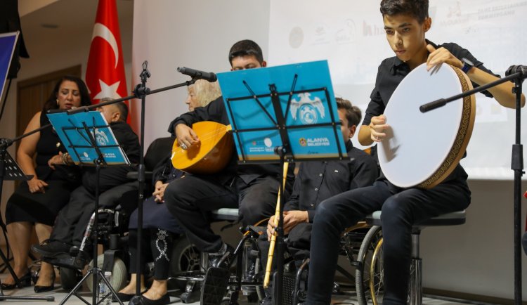 Engelsiz Yürekler, Aşık Veysel'in Türkülerine can verdi