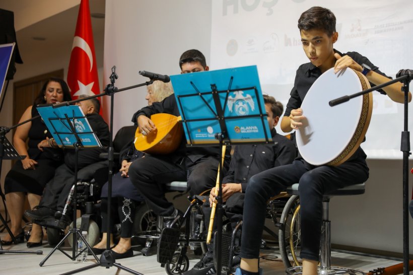 EEngelsiz Yürekler, Aşık Veysel'in Türkülerine can verdi