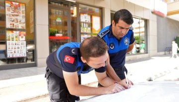 Alanya Belediyesi 2 zincir market şubesini mühürledi