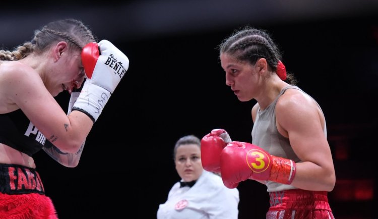 ALKÜ'lü Boksör Seren dünya şampiyonunu yenip şampiyon oldu