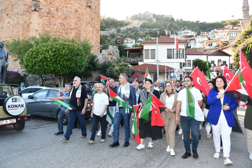 Ak Parti Alanya'da 'Gazze Kararlılık Yürüyüşü' gerçekleştirdi