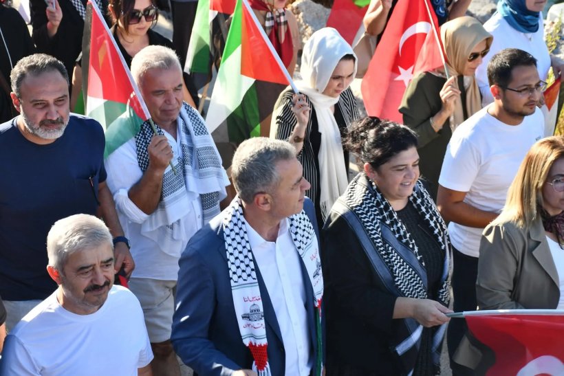 Ak Parti Alanya'da 'Gazze Kararlılık Yürüyüşü' gerçekleştirdi
