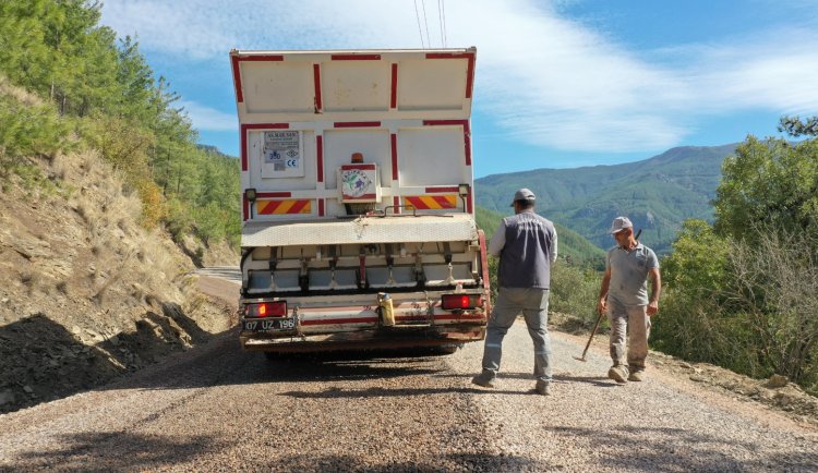 Gazipaşa'da asfalt çalışmaları Çörüş'te devam ediyor