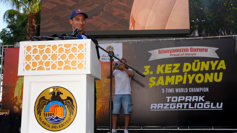 Toprak Alanya'da: İsmi bir caddeye verilecek