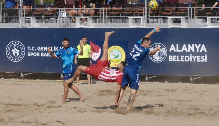 Alanya’daki Plaj Futbolu turnuvası devam ediyor