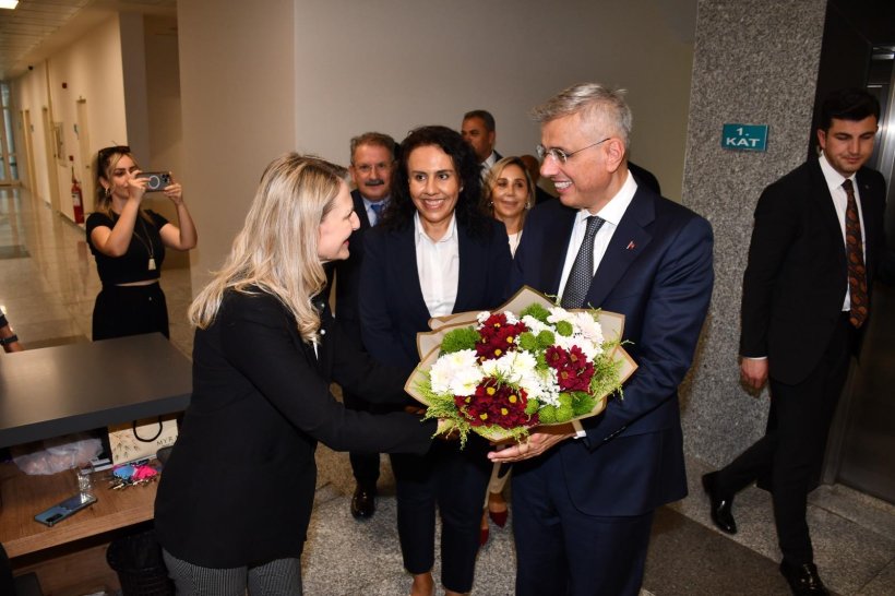 Sağlık Bakanı Memişoğlu ALKÜ'yü ziyaret etti